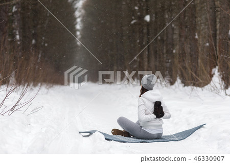 Winter yoga session in beautiful place 46330907