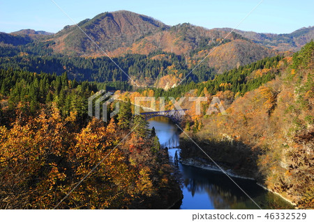 November Aizu 04 Shiomigawa Ichitetsu Bridge, Daiichi Shiomigawa Bridge, Autumn leaves 46332529