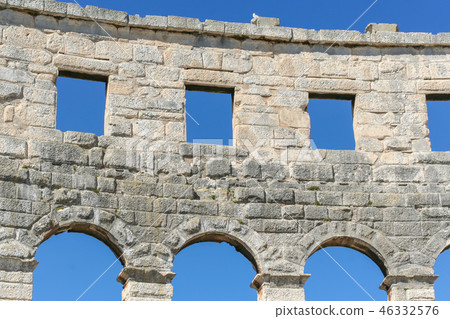 Wall of an ancient Roman amphitheater 46332576