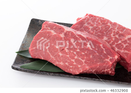 Cow thigh meat 46332908