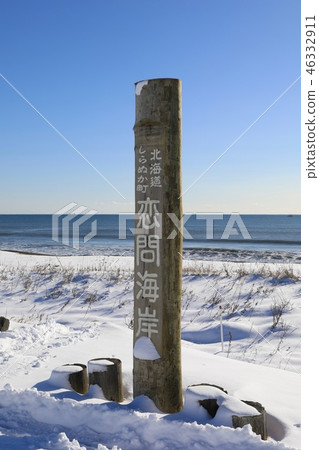 這是一個多雪的小山，愛海岸 46332911