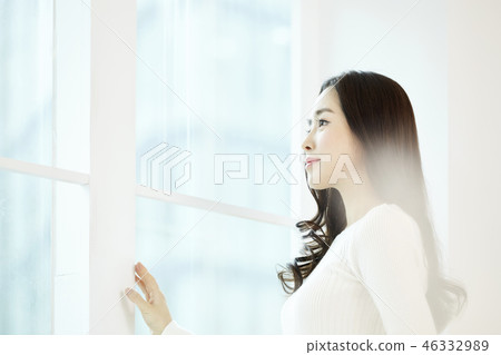 年輕的女人 年輕的女人 46332989