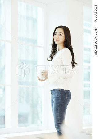 年輕的女人 年輕的女人 46333018