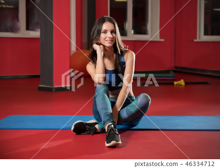 Young woman in fitness club 46334712
