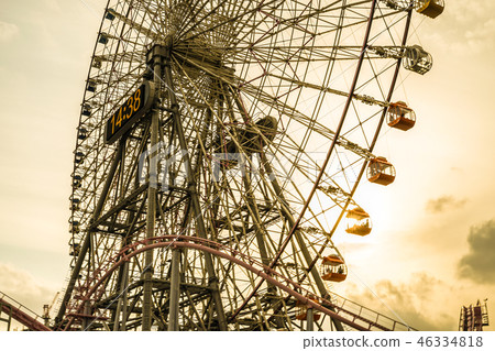 Minato Mirai Ferris Wheel (Cosmo Clock) and Sunset View 46334818