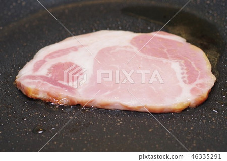 Roasting ham Roasting ham 46335291