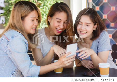 women drink coffee with friends in cafe . women drink coffee with friends in cafe . 46336173