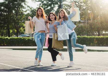 woman shopping in market with shopping bags. woman shopping in market with shopping bags. 46336181