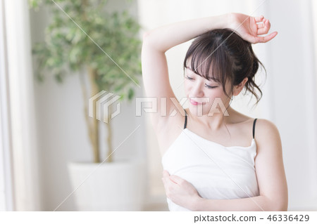 Self check, woman Self check, woman 46336429