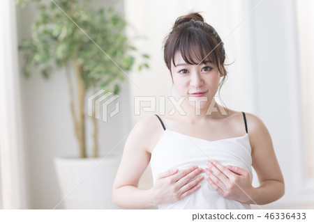 Self check, woman 46336433