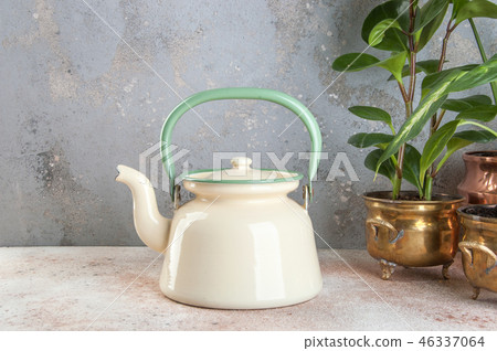 Vintage enamelled kettle Vintage enamelled kettle 46337064