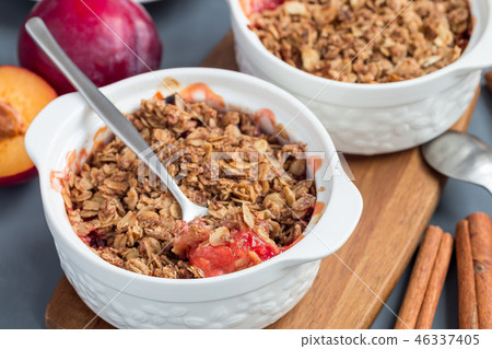 Plum crumble pie or plum crisp with oats, spices Plum crumble pie or plum crisp with oats, spices 46337405