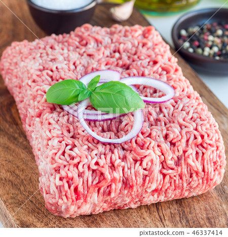 Minced meat from pork and beef. Ground meat Minced meat from pork and beef. Ground meat 46337414