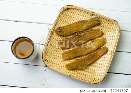 Dried potato  46341807