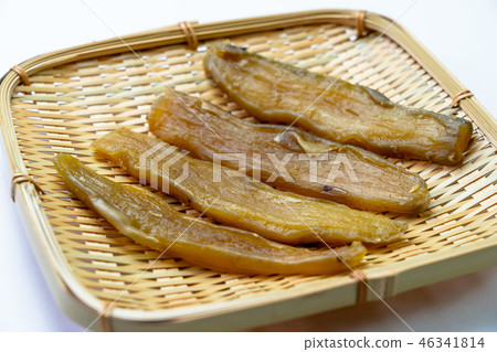 Dried potato  46341814