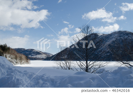 湖Tibetsu在冬天 湖Tibetsu在冬天 46342016