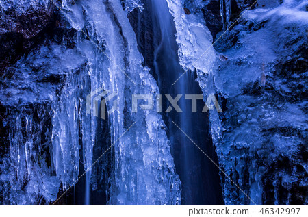 Ice waterfall 46342997