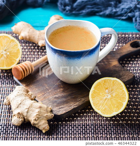 Lemon ginger hot tea drink with honey Lemon ginger hot tea drink with honey 46344322