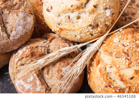 Wholegrain rolls or bread with seeds 46345188