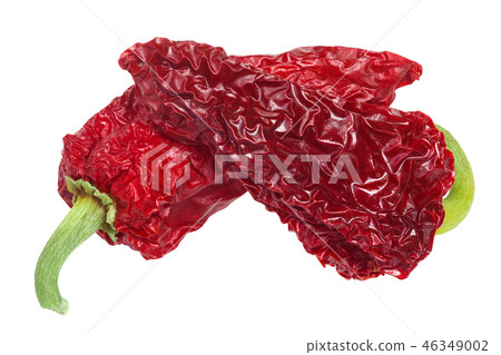Dried Espelette short peppers, paths, top view Dried Espelette short peppers, paths, top view 46349002