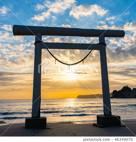 Torii and sunset (Chiba Prefecture Kashihara Coast) Torii and sunset (Chiba Prefecture Kashihara Coast) 46349070
