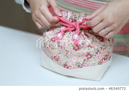 束口袋（手工製作手工小盒子案例雜項繪圖工作身體部位花卉圖案不露面） 46349772