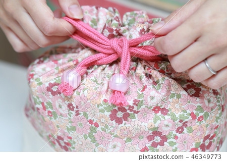 束口袋(手工製作手工小盒子案例雜項繪圖工作身體部位花卉圖案不露面) 束口袋(手工製作手工小盒子案例雜項繪圖工作身體部位花卉圖案不露面) 46349773