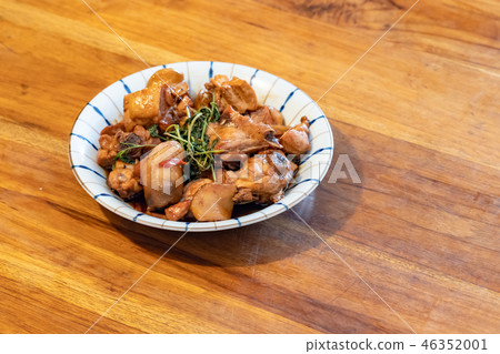 Fried chicken with wine,sesame oil and soy sauce Fried chicken with wine,sesame oil and soy sauce 46352001