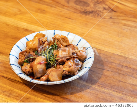 Fried chicken with wine,sesame oil and soy sauce Fried chicken with wine,sesame oil and soy sauce 46352003