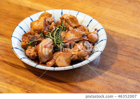 Fried chicken with wine,sesame oil and soy sauce Fried chicken with wine,sesame oil and soy sauce 46352007