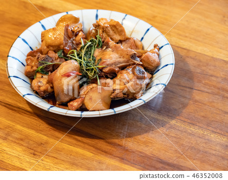 Fried chicken with wine,sesame oil and soy sauce Fried chicken with wine,sesame oil and soy sauce 46352008