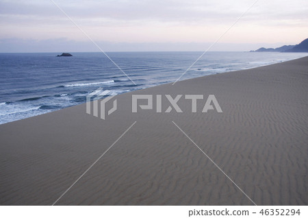 Dune and wind print 46352294