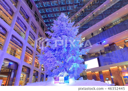 WHITE KITTE's Christmas Tree WHITE KITTE's Christmas Tree 46352445
