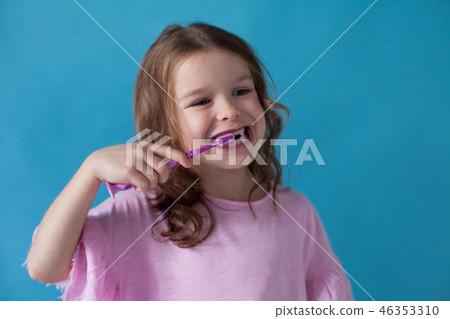 little girl brushing his teeth with a toothbrush dent little girl brushing his teeth with a toothbrush dent 46353310