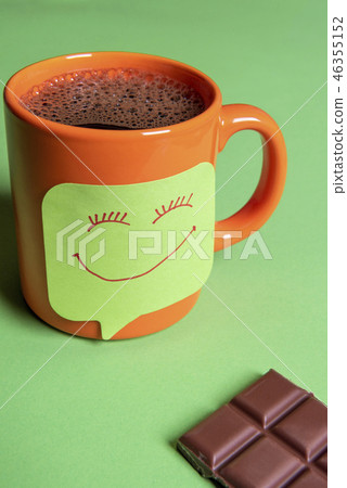 Hot coffee with a memo and a chunk of chocolate Hot coffee with a memo and a chunk of chocolate 46355152