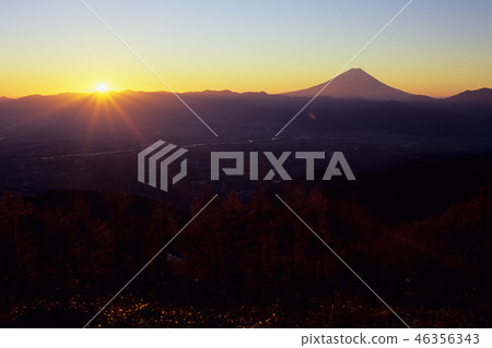 Dawn of the plateau and Fuji Dawn of the plateau and Fuji 46356343