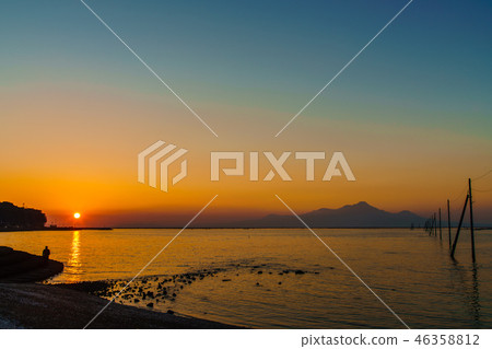 Sunset of Nagabe-Takaido floor road [Uto City, Kumamoto Prefecture] 46358812