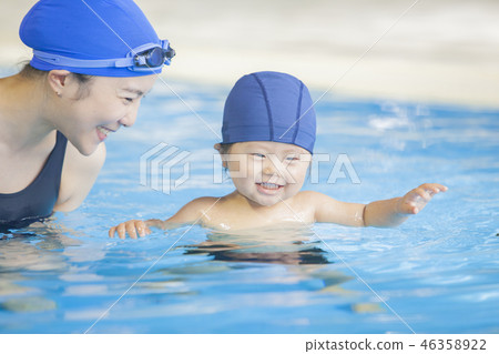Baby swimming Baby swimming 46358922