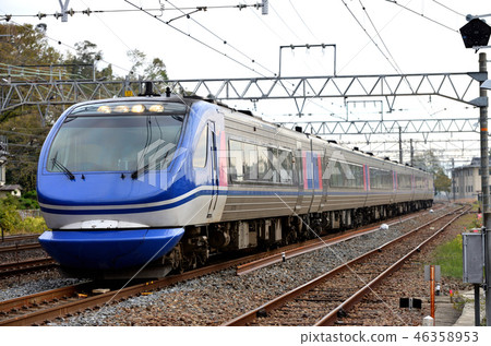 HOT 7000 series Limited Express Hakuto 6 cars running on Tokaido Main Line 46358953
