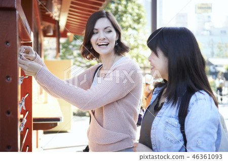 Foreigners and Tokyo sightseeing Senso-ji Temple Kamimon Foreigners and Tokyo sightseeing Senso-ji Temple Kamimon 46361093