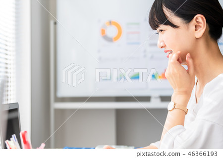 女商人書桌工作 46366193