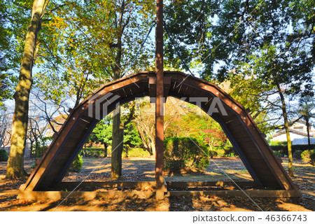 Nagareyama市綜合運動公園的遊樂場設備拱爬 Nagareyama市綜合運動公園的遊樂場設備拱爬 46366743