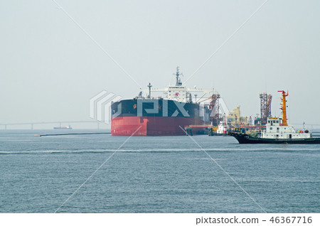 Large tanker handling cargo at Seaverse 46367716