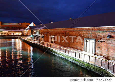 Taking a picture of the illuminated Kanamori warehouse and waterway in the Hakodate Bay area of Hokkaido after sunset Taking a picture of the illuminated Kanamori warehouse and waterway in the Hakodate Bay area of Hokkaido after sunset 46371332