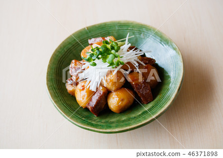 Boiled taro and pork with sweet and spicy 46371898