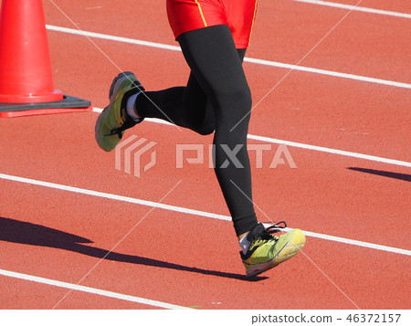 Junior high school student runner marathon aiming at Ekiden goal 46372157