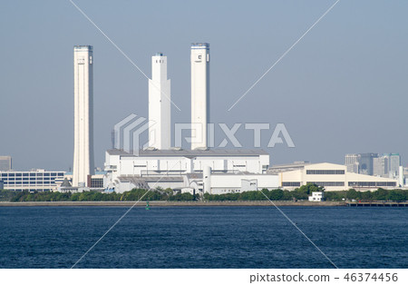 橫濱熱電站的煙囪和工廠 46374456