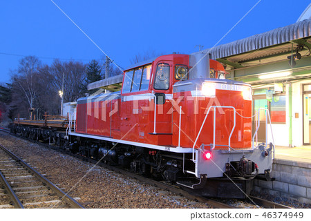 Koumi Line Nobeyama Station dawn Nobeyama Kokon (DD16 rail transportation) / Nagano Prefecture (Minamimaki village) 46374949