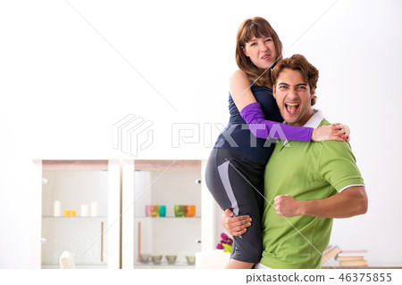 Man and woman discussing sports injury 46375855