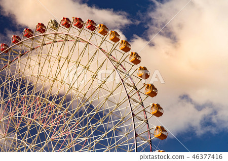 Path of giant ferris wheel  46377416